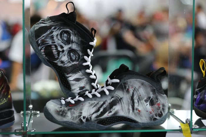 sneaker-con-X159814_TK1_280.jpg